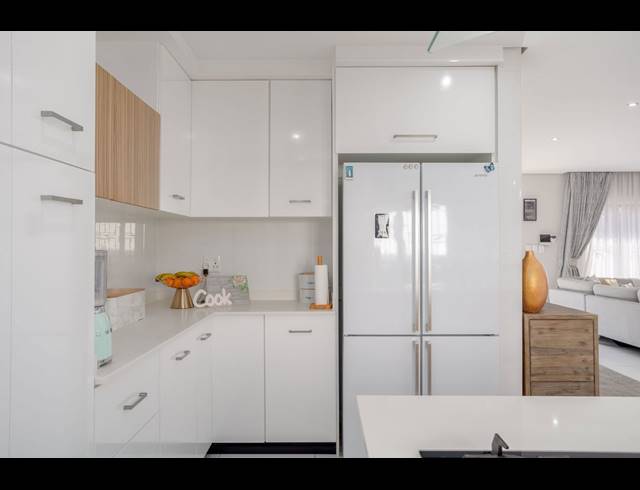 4 BEDROOM DUPLEX FOR SALE IN BEVERLEY HILLS